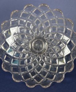 Baccarat schaal op voet - glas met paarse zweem