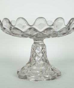 Baccarat schaal op voet - glas met paarse zweem