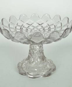 Baccarat schaal op voet - glas met paarse zweem