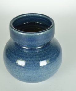 Vaas Pottery blauw geglazuurd aardewerk