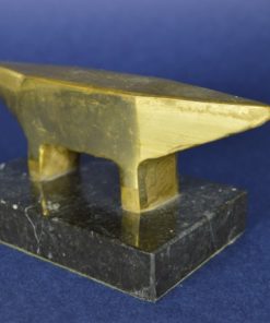 Juweliers aambeeld - Koper op zwart marmer