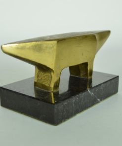 Juweliers aambeeld - Koper op zwart marmer