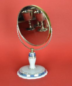 Make-up spiegel op porseleinen voet