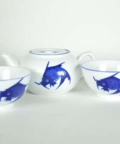 Theepot en 2 kommen met koi karper blauw op wit - keramiek