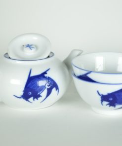 Theepot en 2 kommen met koi karper blauw op wit - keramiek
