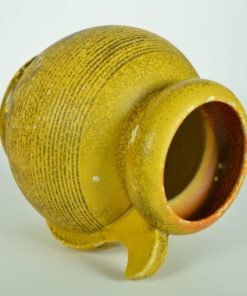 Pot met oor - geel en oranje aardewerk