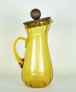 Schenkkan Spaans met houten dop - amberkleurig glas