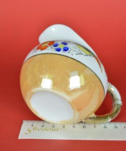 Schenkkan met vogel en parelmoerglazuur - porselein