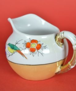 Schenkkan met vogel en parelmoerglazuur - porselein