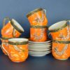 Kop en schotels oranje met witte draak - eierschaalporselein met geisha - set van 7