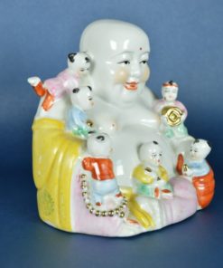 Lachende Boeddha met 7 kinderen en gele mantel - porselein