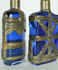 Spaanse azuurblauwe flessen - glas en koper