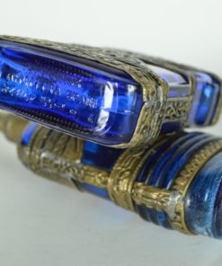 Spaanse azuurblauwe flessen - glas en koper