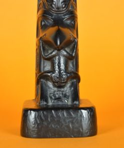 Totempaal Boma Canada - steen