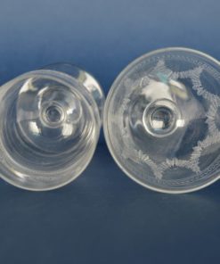Twee gegraveerde portglazen - glas en kristal