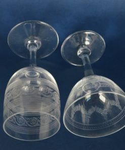 Twee gegraveerde portglazen - glas en kristal