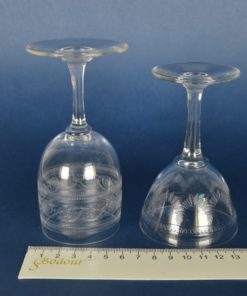Twee gegraveerde portglazen - glas en kristal