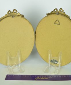 Borduurwerk klassieke silhouetten in ovale houten lijst met strik - antiek