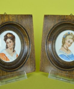 Schilderij miniatuur portret vrouw, Limoges porselein in houten lijst