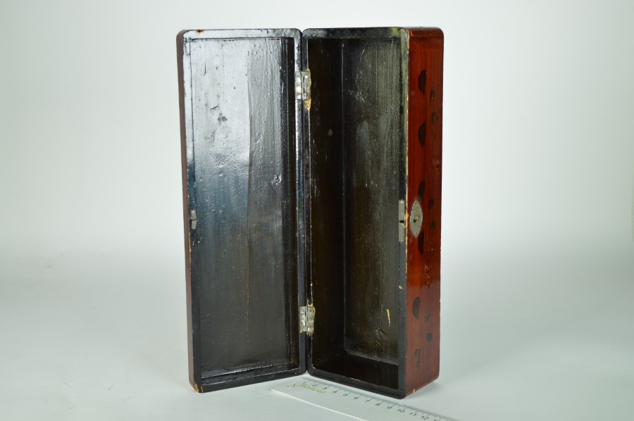 Lakdoos voor penselen met blauwe zwaluw -antiek