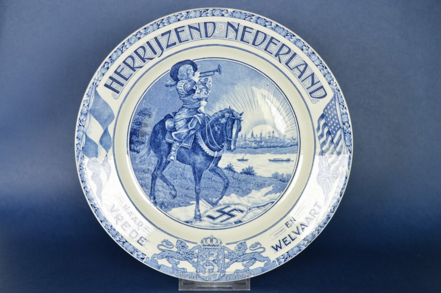 Wandbord Herrijzend Nederland Vrede en Welvaart - Société Céramique Maastricht - keramiek