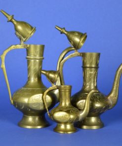 Oosterse karaffen van koper - set van drie