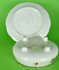 Fruittest met aardbeien antiek aardewerk