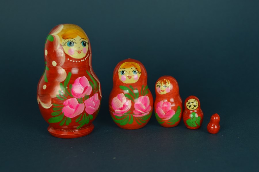 Matroesjka rood met roze rozen - hout