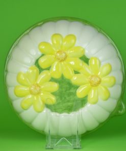 Puddingvorm met gele margrieten - wit aardewerk