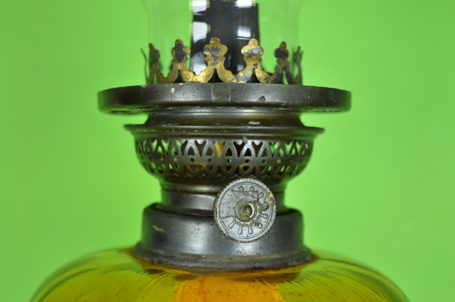 Olielamp tin en amberkleurig glas - Louis Borgsteijn
