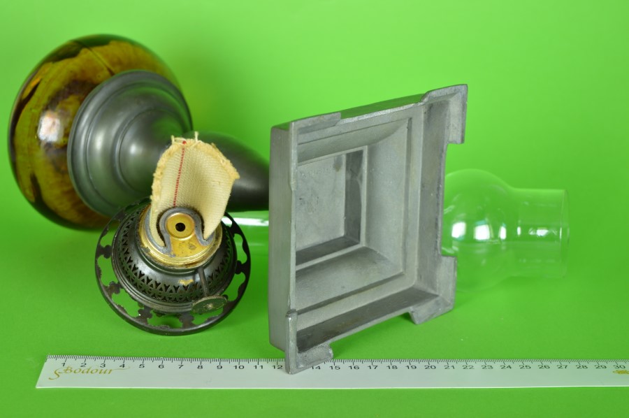 Olielamp tin en amberkleurig glas - Louis Borgsteijn