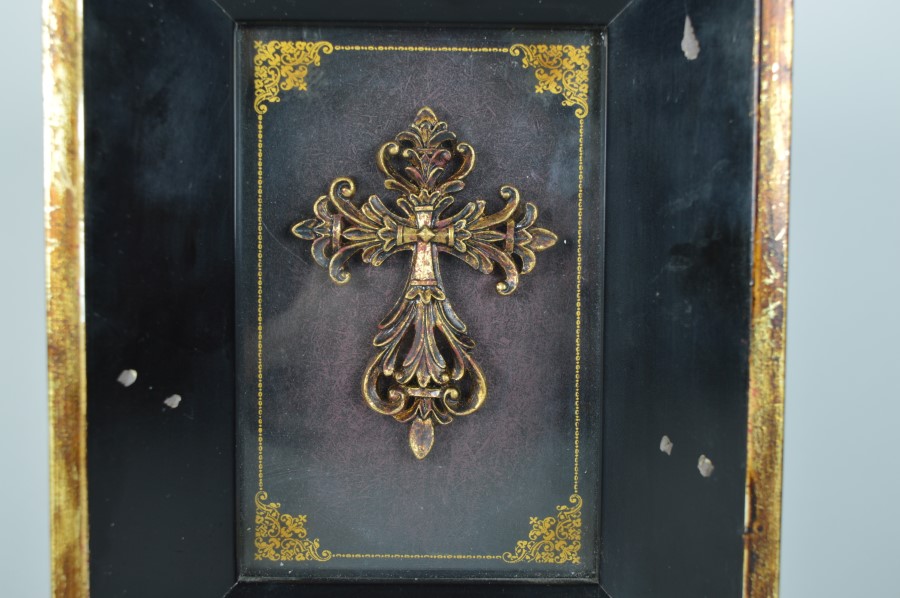 Religieus kruis barok - goud in zwarte lijst