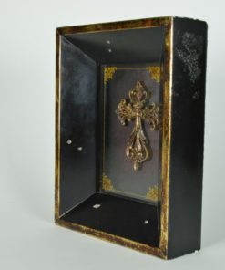 Religieus kruis barok - goud in zwarte lijst