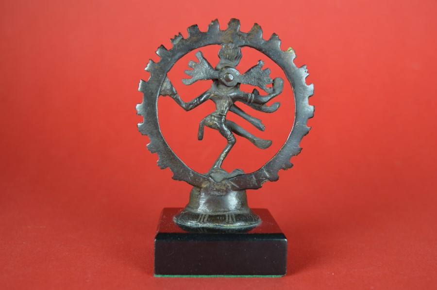 Dansende Shiva Nataraja op zwarte voet - metaal