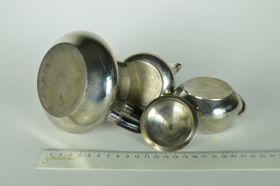 Theepot met melkkan en suikerpot - zilverkleurig metaal