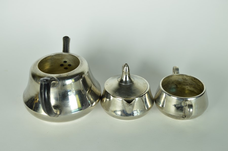 Theepot met melkkan en suikerpot - zilverkleurig metaal