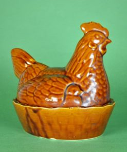 Eierhouder - Kip op nest - schaal met deksel - aardewerk