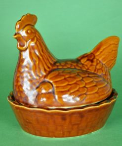 Kip op nest schaal voor eieren, bruin - aardewerk