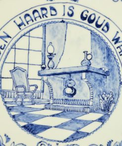 Wandbord - Eigen Haard is Goud waard - blauw op wit aardewerk