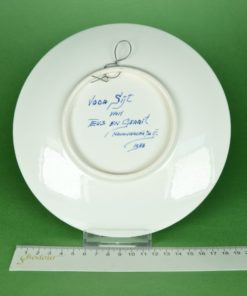 Wandbord - Eigen Haard is Goud waard - blauw op wit aardewerk