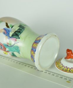 Gemberpot balustervormig - landschap kersenbloesem en dame en heer - porselein