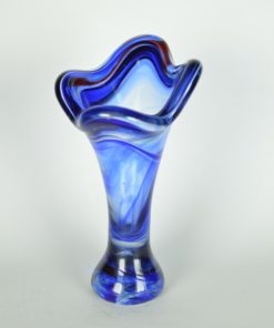 Vaas blauw en iets rood glas - Murano Italië