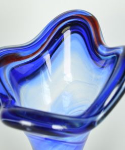 Vaas blauw en iets rood glas - Murano Italië