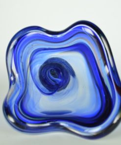 Vaas blauw en iets rood glas - Murano Italië
