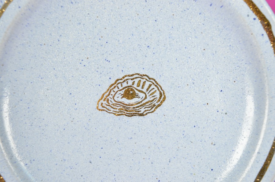 Wandbord parel en oester lichtblauw keramiek