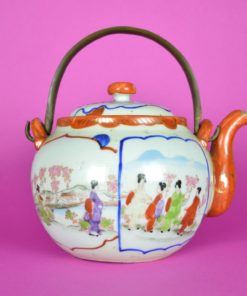 Chinese theepot met kersenbloesem en koperen handvat - Antiek porselein