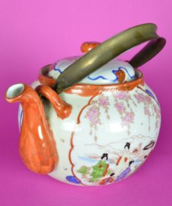 Chinese theepot met kersenbloesem en koperen handvat - Antiek porselein