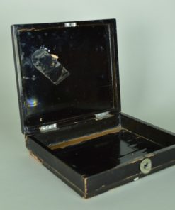 Lakdoos Japans Krekel en vergrootglas - antiek