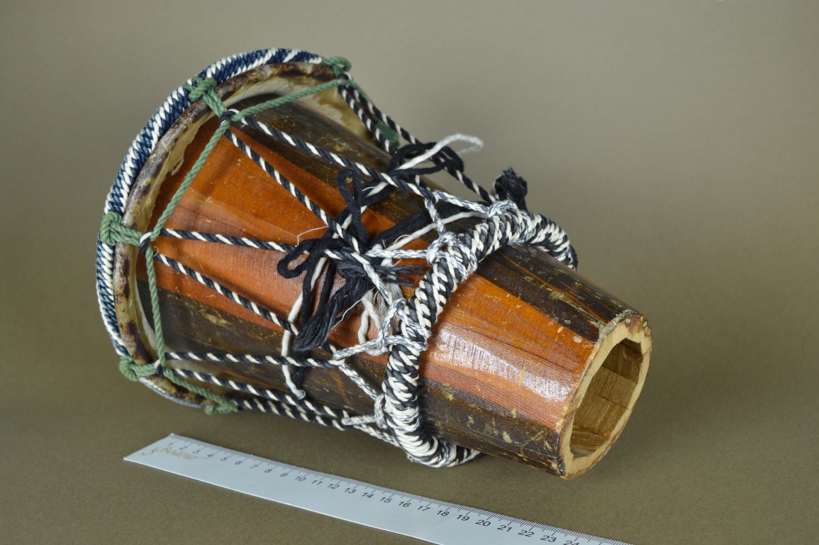 Trommel van hout, huid en touw