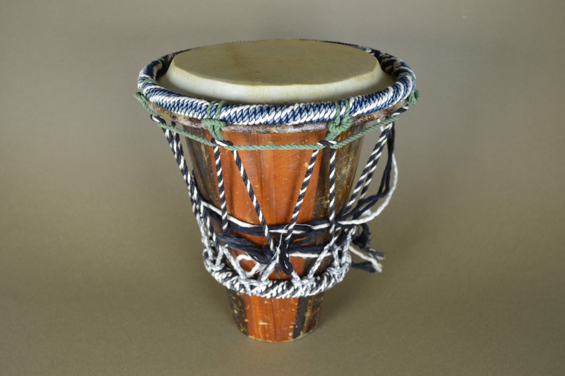 Trommel van hout, huid en touw